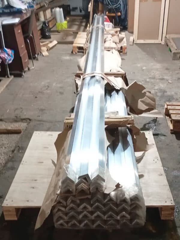 Алюминиевые уголки 80х80 мм