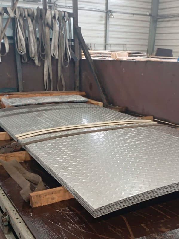 Нержавеющие рифленые листы 2 мм